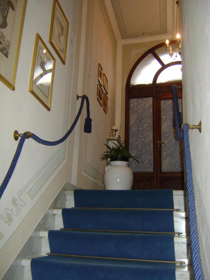 Villa Carlotta Con Piscina Lari Luaran gambar